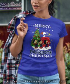 Snoopy And Friends New England Patriots Merry Christmas Women TShirt