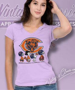 Snoopy And Friends Walking Chicago Bears V Neck TShirt