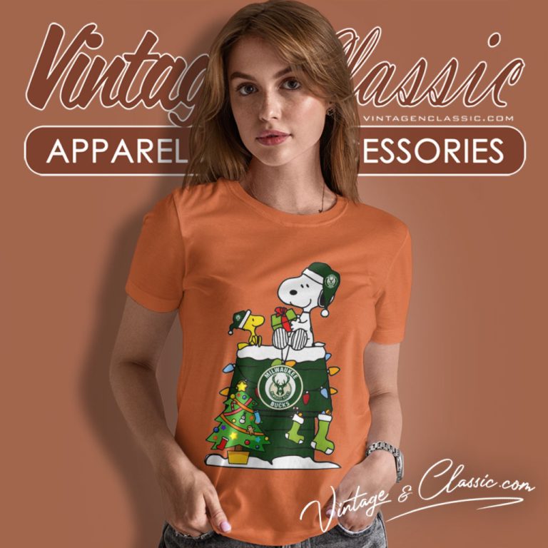 Snoopy And Woodstock Christmas Gift For Fans Milwaukee Bucks Nba Xmas Tree Decorations Women T Shirt Snoopy And Woodstock Christmas Gift For Fans Milwaukee Bucks Nba Xmas Tree Decorations Women T Shirt