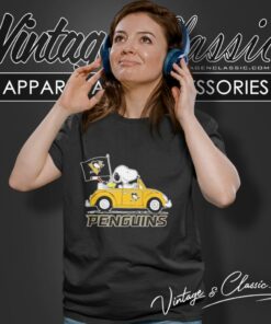 Snoopy And Woodstock Driving Car Pittsburgh Penguins Women T Shirt
