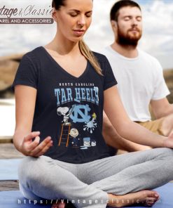 Snoopy Charlie Brown And Woodstock Wall Paint North Carolina Tar Heels V Neck TShirt