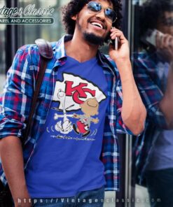 Snoopy Charlie Brown Happy Kansas City Chiefs V Neck TShirt