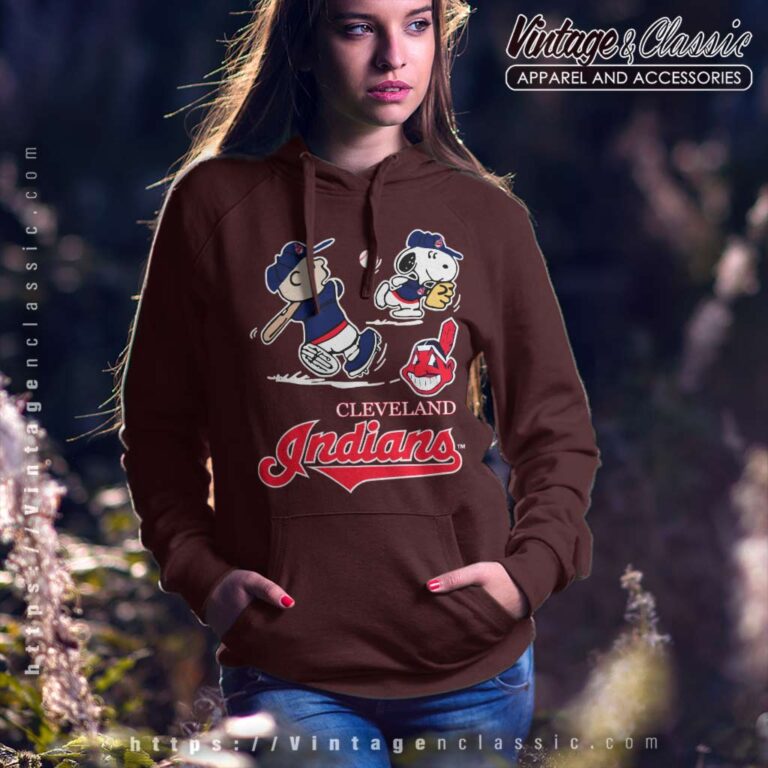 Snoopy Charlie Brown Playing Baseball Cleveland Indians Hoodie Snoopy Charlie Brown Playing Baseball Cleveland Indians Hoodie