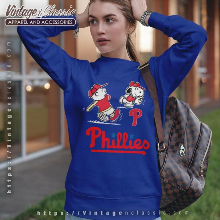 Snoopy Charlie Brown Playing Baseball Philadelphia Phillies Sweatshirt Snoopy Charlie Brown Playing Baseball Philadelphia Phillies Sweatshirt