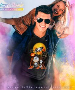 Snoopy Charlie Brown Pumpkin Philadelphia Eagles Halloween Moon V Neck TShirt