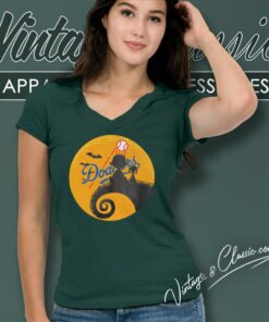 Snoopy Charlie Brown Under Moon Los Angeles Dodgers Halloween V Neck TShirt