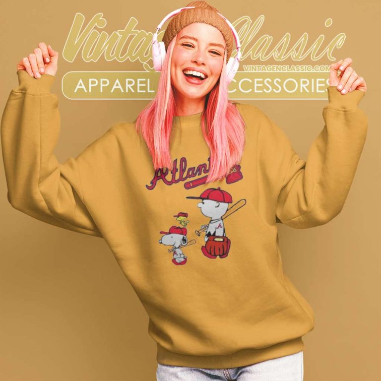 Snoopy Charlie Brown Walking Atlanta Braves Sweatshirt Snoopy Charlie Brown Walking Atlanta Braves Sweatshirt