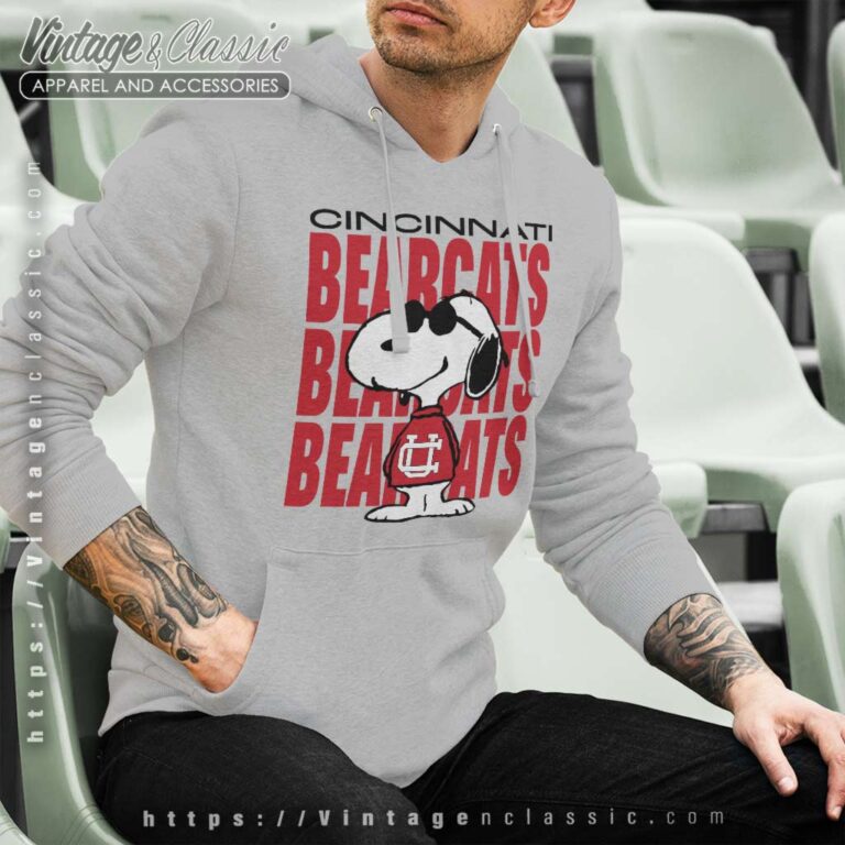 Snoopy Cincinnati Bearcats Football Hoodie Snoopy Cincinnati Bearcats Football Hoodie
