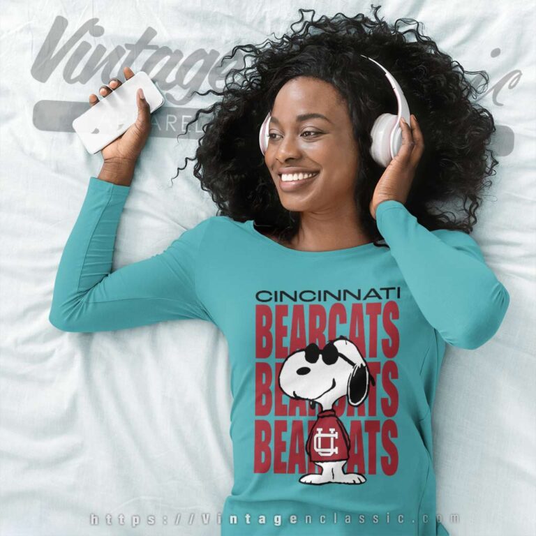 Snoopy Cincinnati Bearcats Football Long Sleeve Tee Snoopy Cincinnati Bearcats Football Long Sleeve Tee