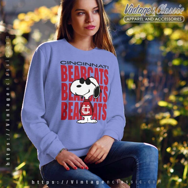 Snoopy Cincinnati Bearcats Football Sweatshirt Snoopy Cincinnati Bearcats Football Sweatshirt