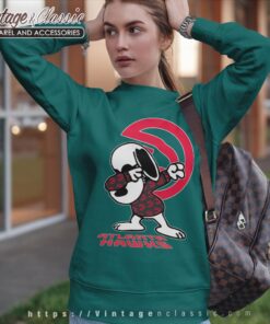 Snoopy Dabbing Atlanta Hawks Shirt