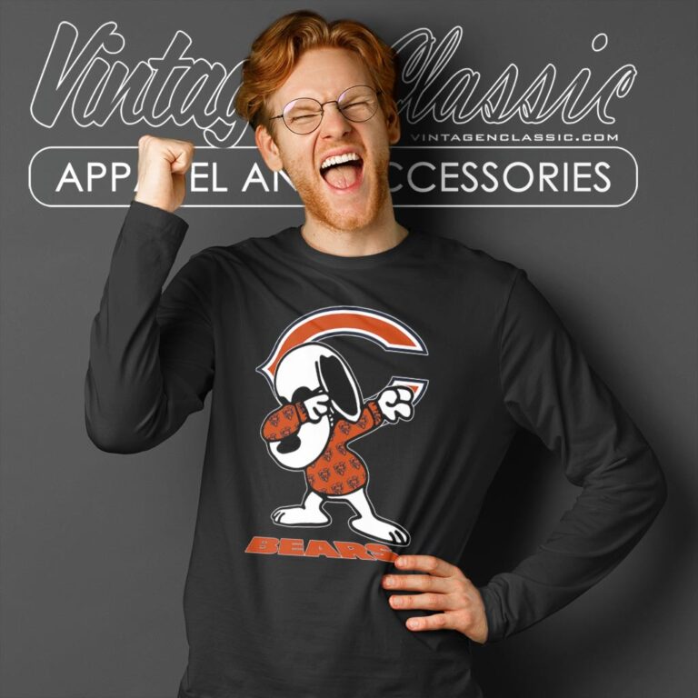 Snoopy Dabbing Chicago Bears Shirt Long Sleeve Tee Snoopy Dabbing Chicago Bears Shirt Long Sleeve Tee
