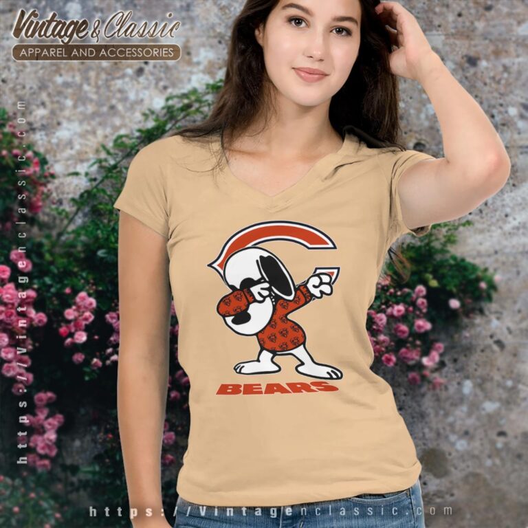 Snoopy Dabbing Chicago Bears Shirt V Neck TShirt Snoopy Dabbing Chicago Bears Shirt V Neck TShirt