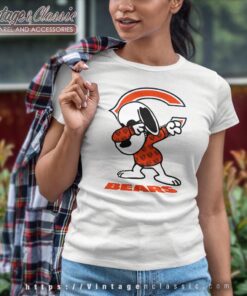 Snoopy Dabbing Chicago Bears Shirt Women T shirt