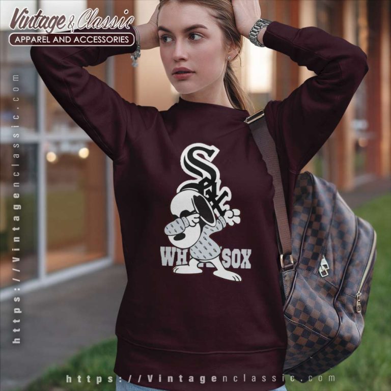 Snoopy Dabbing Chicago White Sox Sweatshirt Snoopy Dabbing Chicago White Sox Sweatshirt