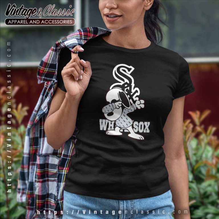 Snoopy Dabbing Chicago White Sox Women TShirt Snoopy Dabbing Chicago White Sox Women TShirt