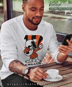 Snoopy Dabbing Cincinnati Bengals Shirt Sweatshirt