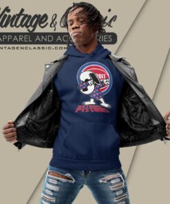 Snoopy Dabbing Detroit Pistons Shirt Hoodie
