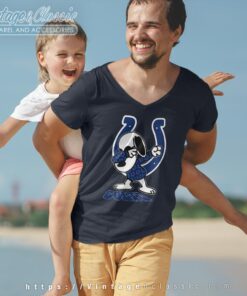 Snoopy Dabbing Indianapolis Colts Shirt V Neck TShirt