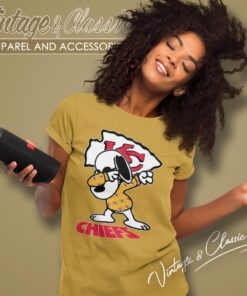 Snoopy Dabbing Kansas city Chiefs Shirt Women T shirt