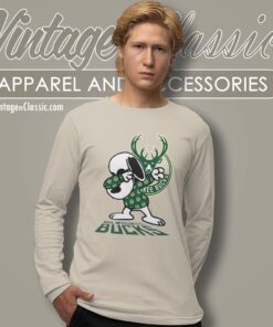Snoopy Dabbing Milwaukee Bucks Shirt Long Sleeve Tee