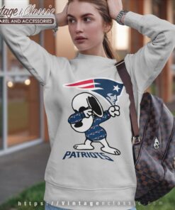 Snoopy Dabbing New England Patriots Shirt Sweatshirt