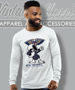 Snoopy Dabbing New Orleans Pelicans Shirt Long Sleeve Tee