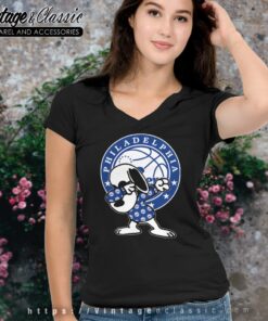 Snoopy Dabbing Philadelphia 76ers Shirt V Neck TShirt