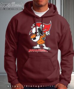 Snoopy Dabbing Tampa Bay Buccaneers Shirt Hoodie
