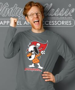 Snoopy Dabbing Tampa Bay Buccaneers Shirt Long Sleeve Tee