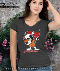 Snoopy Dabbing Tampa Bay Buccaneers Shirt