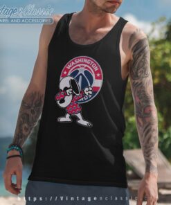Snoopy Dabbing Washington Wizars Shirt Tank Top Racerback