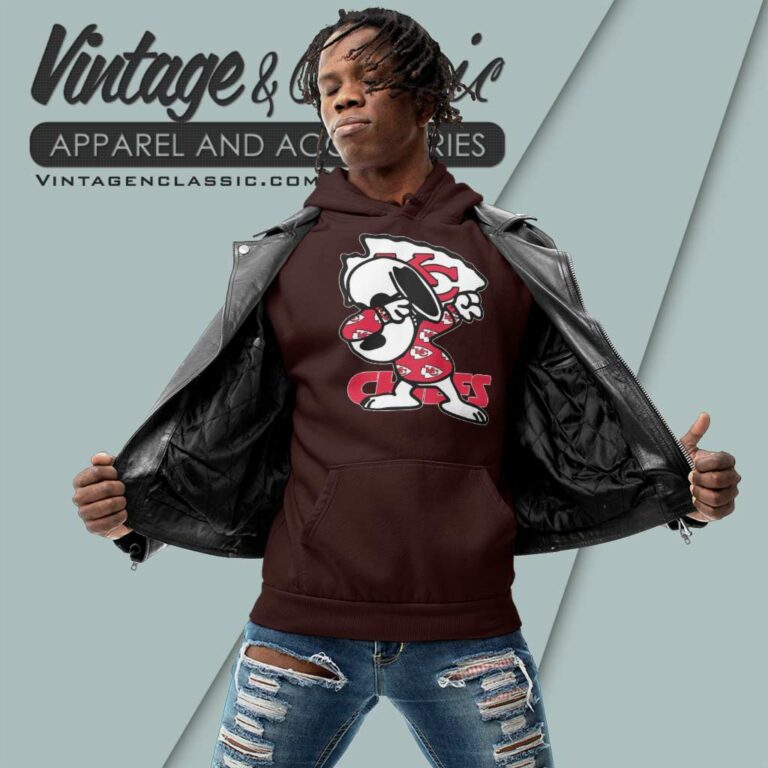 Snoopy Dabbing With Kansas City Chiefs Hoodie Snoopy Dabbing With Kansas City Chiefs Hoodie