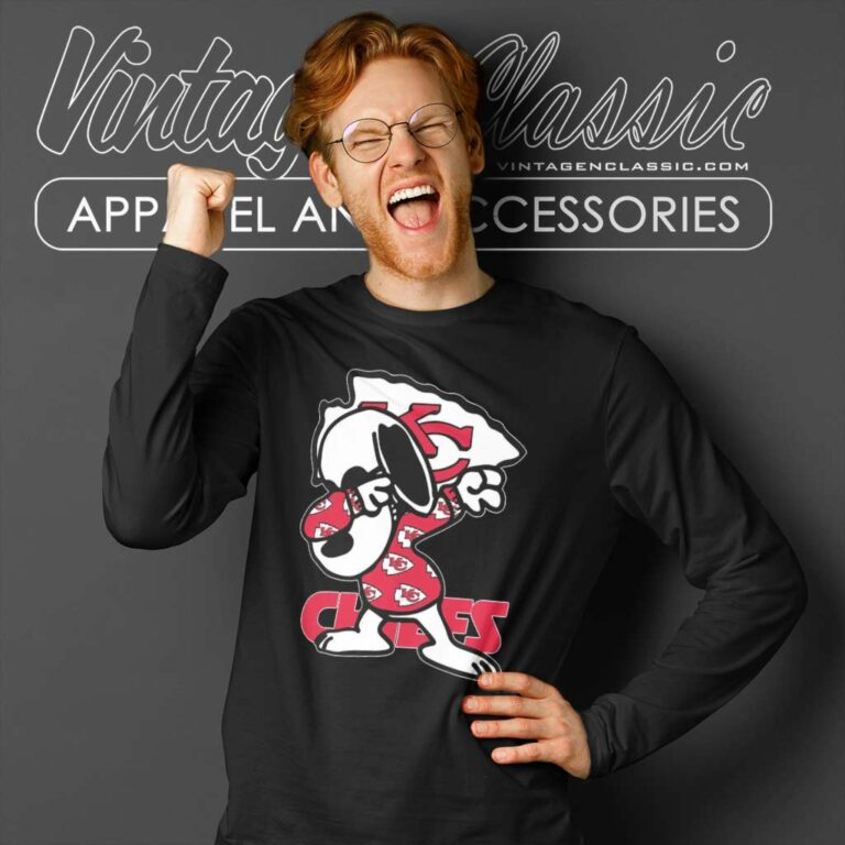 Snoopy Dabbing With Kansas City Chiefs Long Sleeve Tee Snoopy Dabbing With Kansas City Chiefs Long Sleeve Tee