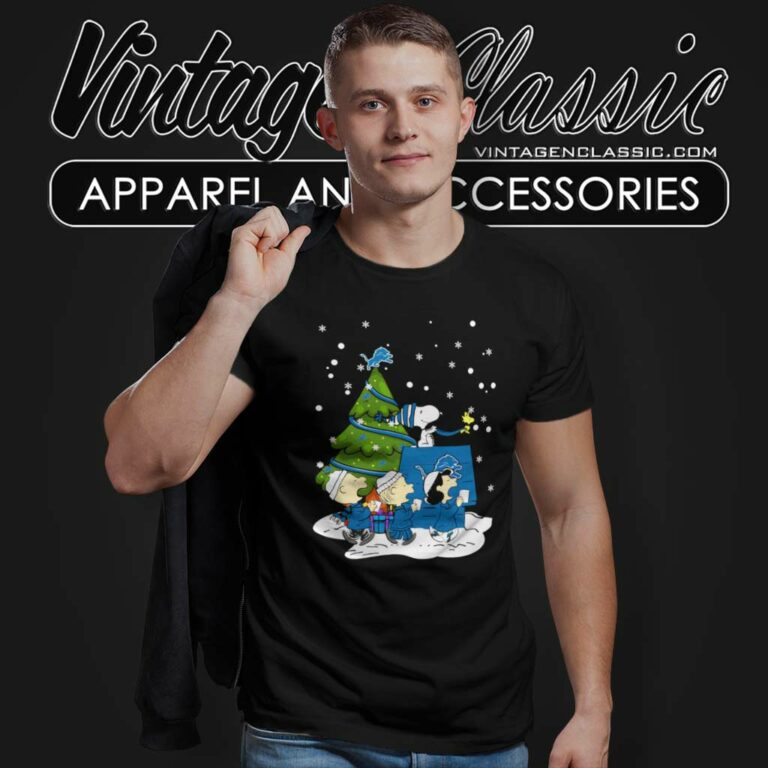 Snoopy Detroit Lions Are Coming To Town Christmas T Shirt Snoopy Detroit Lions Are Coming To Town Christmas T Shirt