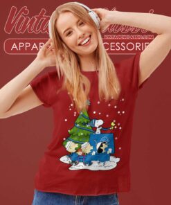 Snoopy Detroit Lions Merry Christmas Women TShirt