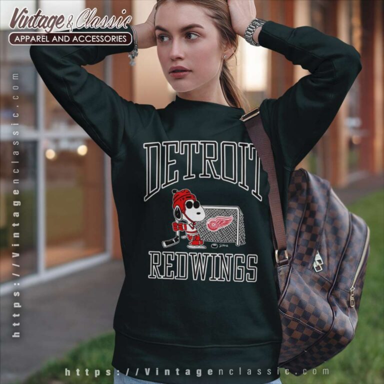 Snoopy Detroit Red Wings NHL Sweatshirt Snoopy Detroit Red Wings NHL Sweatshirt