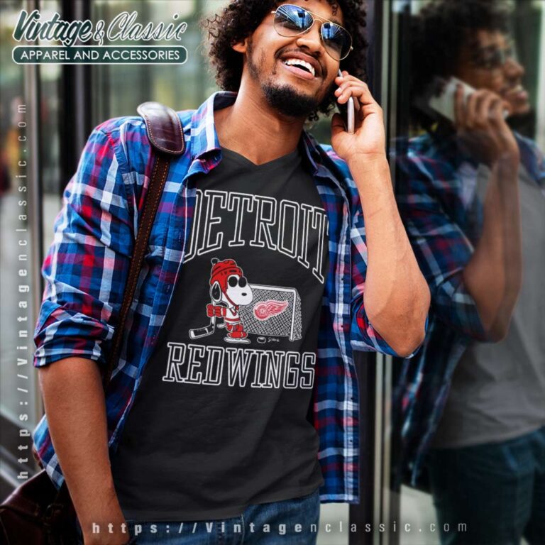 Snoopy Detroit Red Wings NHL V Neck TShirt Snoopy Detroit Red Wings NHL V Neck TShirt