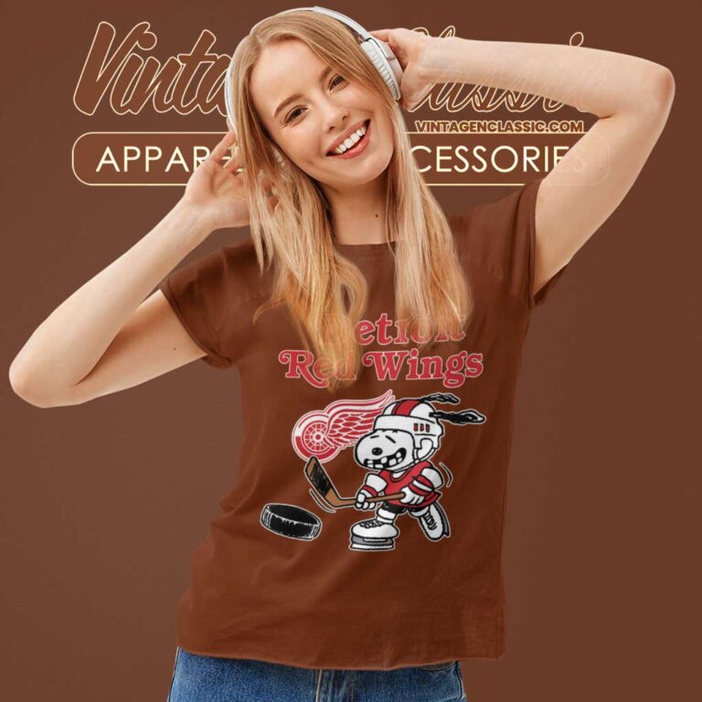 Snoopy Detroit Red Wings Women TShirt Snoopy Detroit Red Wings Women TShirt