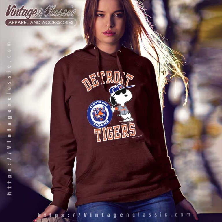 Snoopy Detroit Tigers 80s Baseball Hoodie Snoopy Detroit Tigers 80s Baseball Hoodie
