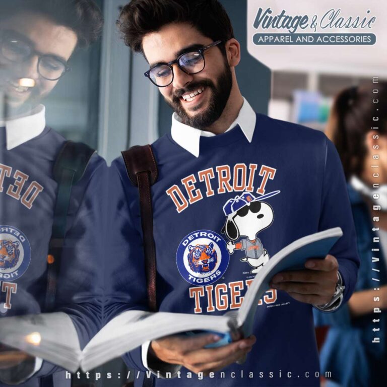 Snoopy Detroit Tigers 80s Baseball Sweatshirt Snoopy Detroit Tigers 80s Baseball Sweatshirt