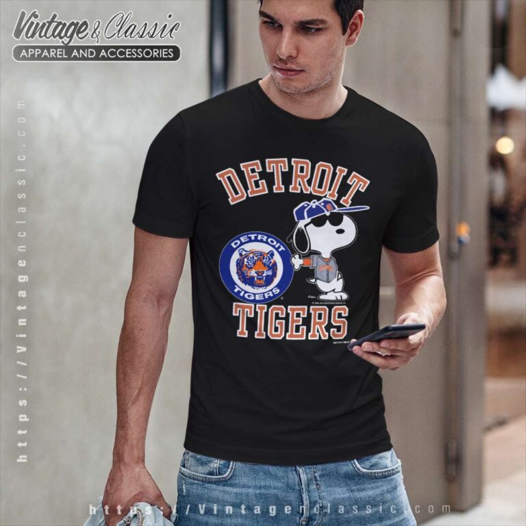 Snoopy Detroit Tigers 80s Baseball T Shirt Snoopy Detroit Tigers 80s Baseball T Shirt