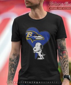 Snoopy Hugs The Baltimore Ravens Heart T Shirt