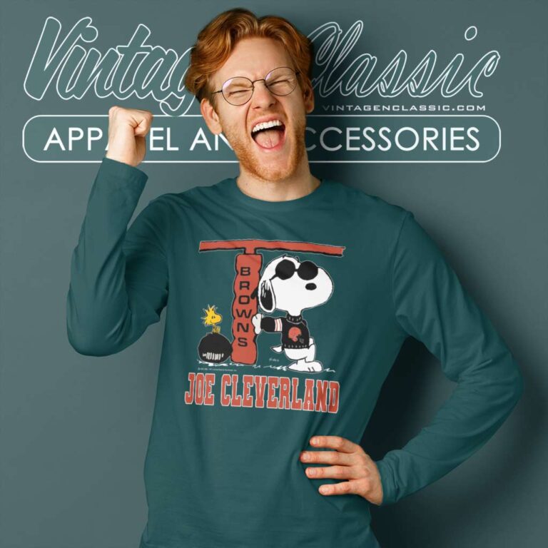 Snoopy Joe Cleveland Browns Football Long Sleeve Tee Snoopy Joe Cleveland Browns Football Long Sleeve Tee