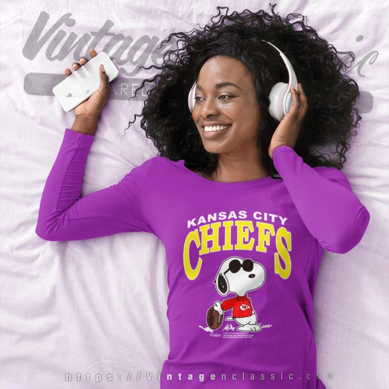 Snoopy Kansas City Chiefs Football Long Sleeve Tee Snoopy Kansas City Chiefs Football Long Sleeve Tee