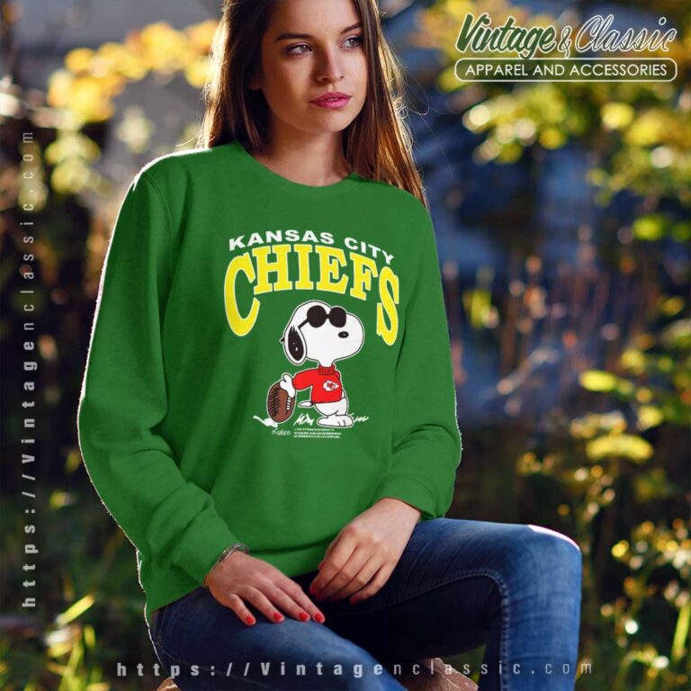 Snoopy Kansas City Chiefs Football Sweatshirt Snoopy Kansas City Chiefs Football Sweatshirt