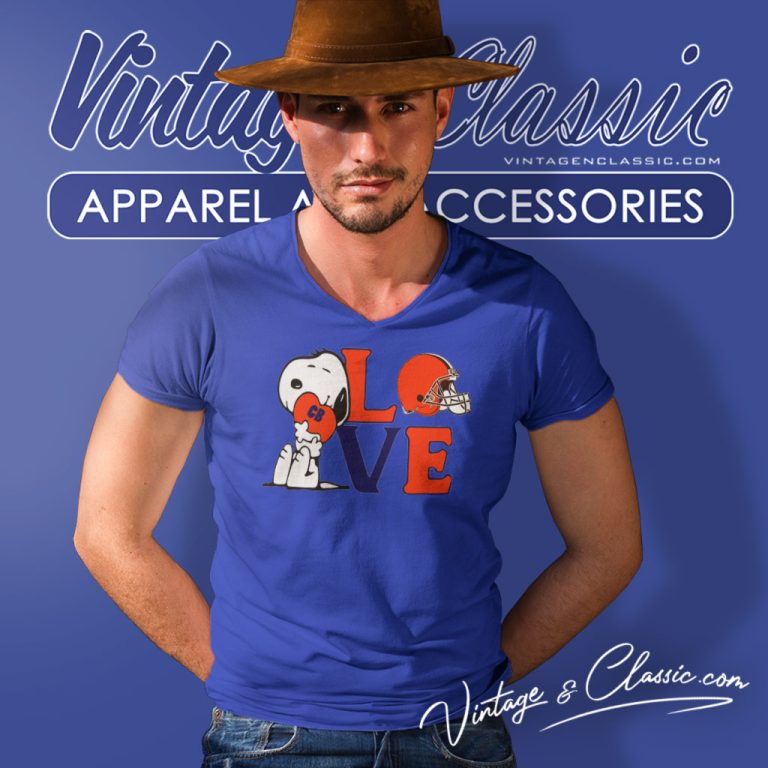 Snoopy Love Chicago Bears V Neck TShirt Snoopy Love Chicago Bears V Neck TShirt