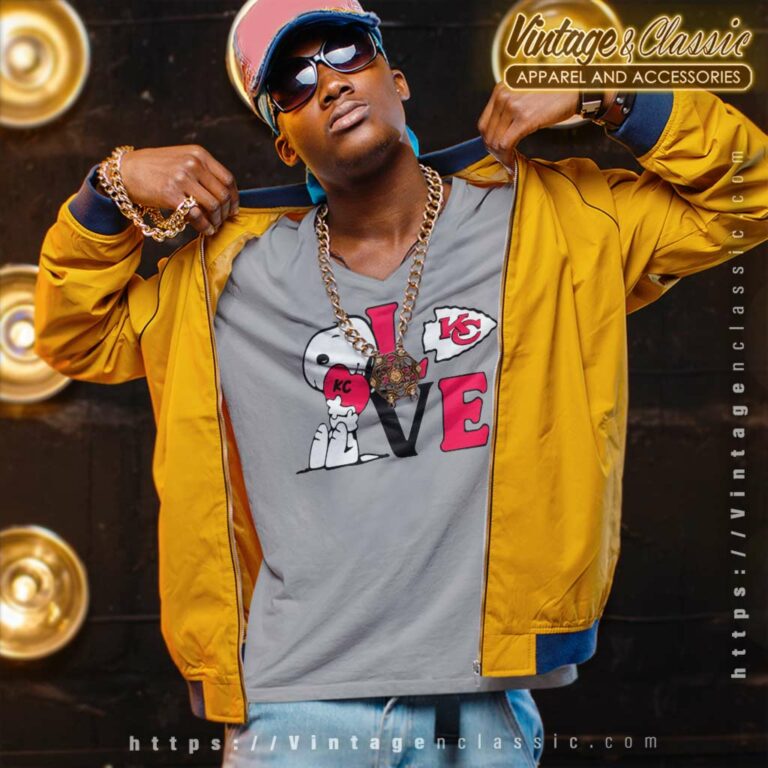 Snoopy Love Kansas City Chiefs V Neck TShirt Snoopy Love Kansas City Chiefs V Neck TShirt