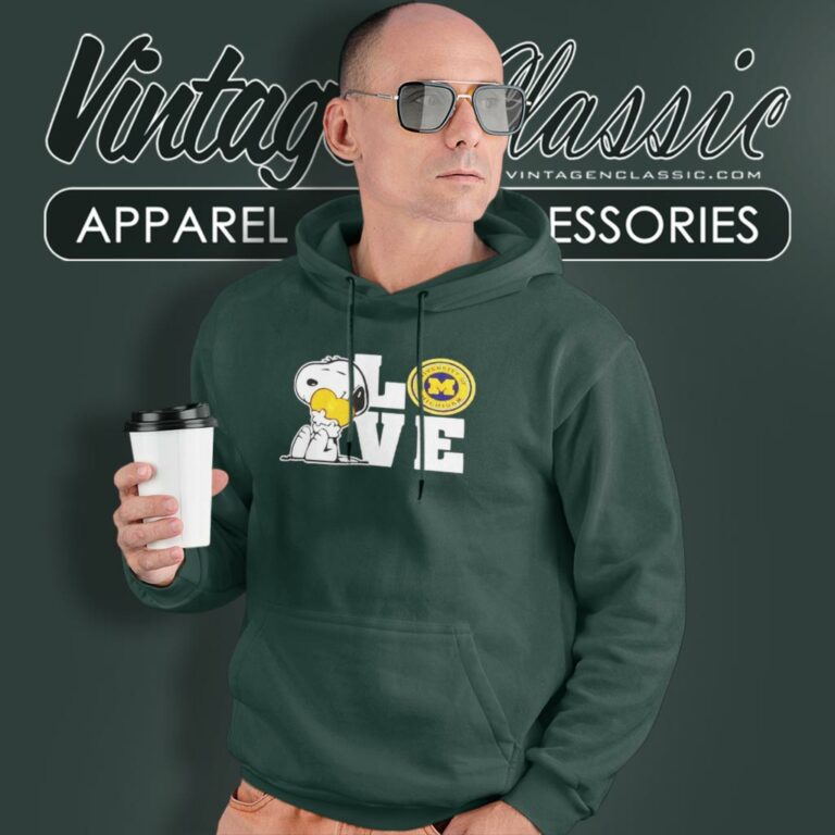 Snoopy Love Michigan Wolverines Hoodie Snoopy Love Michigan Wolverines Hoodie