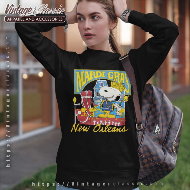 Snoopy Mardi Gras New Orleans 80s Sweatshirt Snoopy Mardi Gras New Orleans 80s Sweatshirt